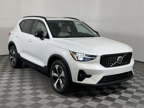 2026 Volvo XC40 B5 Plus
