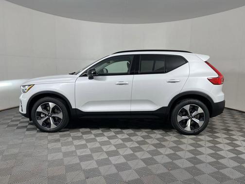 2026 Volvo XC40 B5 Plus