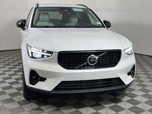 2026 Volvo XC40 B5 Plus