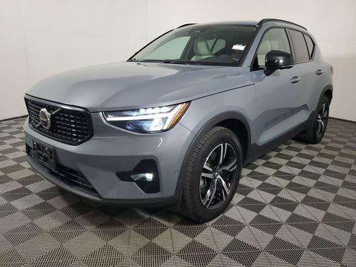 Thunder Grey Metallic 2023 Volvo XC40 B5 Plus Dark Theme