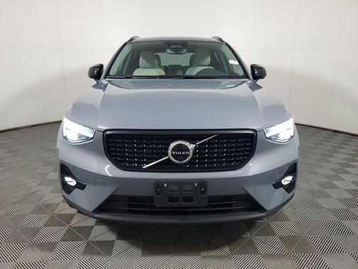 Thunder Grey Metallic 2023 Volvo XC40 B5 Plus Dark Theme