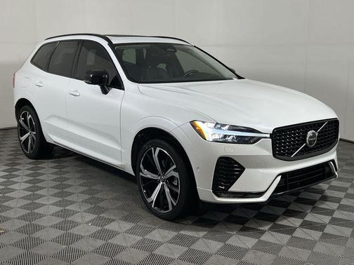 2023 Volvo XC60 B5 Ultimate Dark Theme