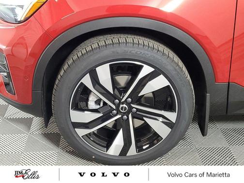2025 Volvo XC40 B5 Ultra Dark Theme