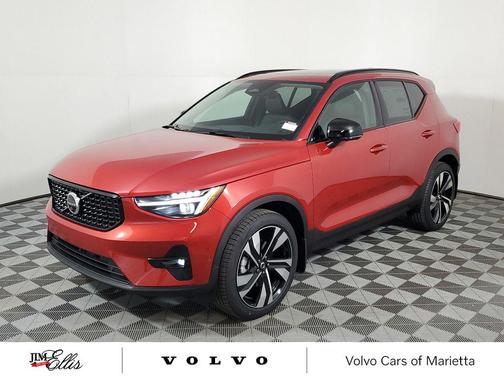 2025 Volvo XC40 B5 Ultra Dark Theme