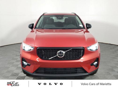 2025 Volvo XC40 B5 Ultra Dark Theme