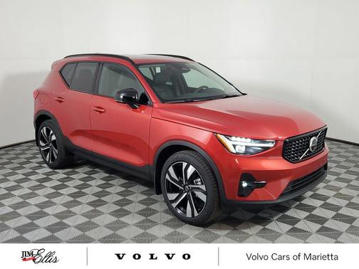 2025 Volvo XC40 B5 Ultra Dark Theme
