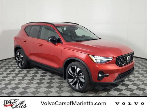 2025 Volvo XC40 B5 Ultra Dark Theme