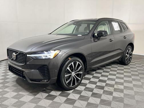 2023 Volvo XC60 B6 Ultimate Dark Theme