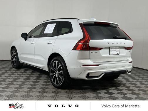 2025 Volvo XC60 B5 Plus