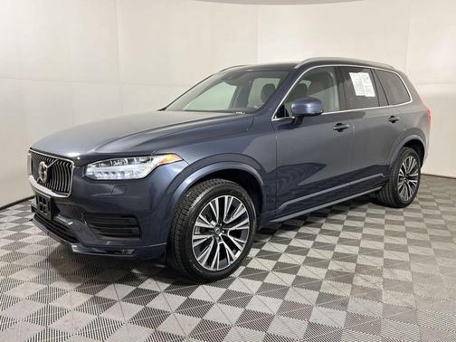 2022 Volvo XC90 T6 Momentum
