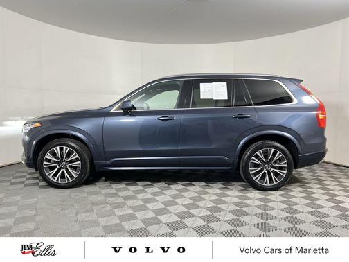 2022 Volvo XC90 T6 Momentum