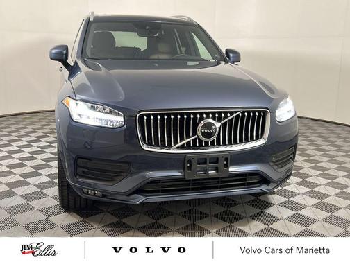2022 Volvo XC90 T6 Momentum