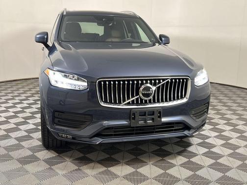 2022 Volvo XC90 T6 Momentum