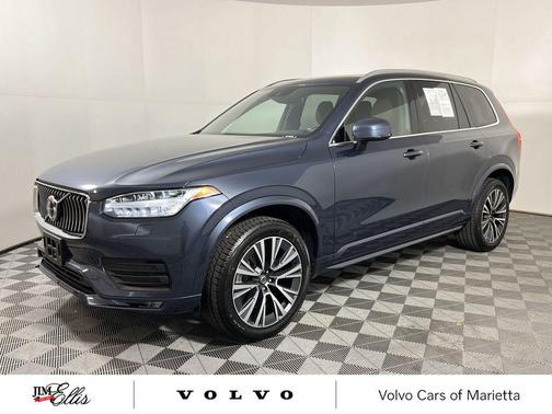 2022 Volvo XC90 T6 Momentum