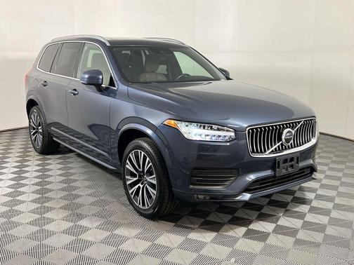 2022 Volvo XC90 T6 Momentum
