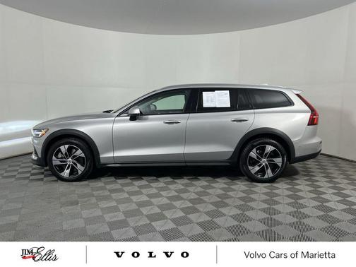 2024 Volvo V60 Cross Country B5 Plus