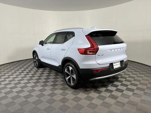 2025 Volvo XC40 B5 Plus Bright Theme