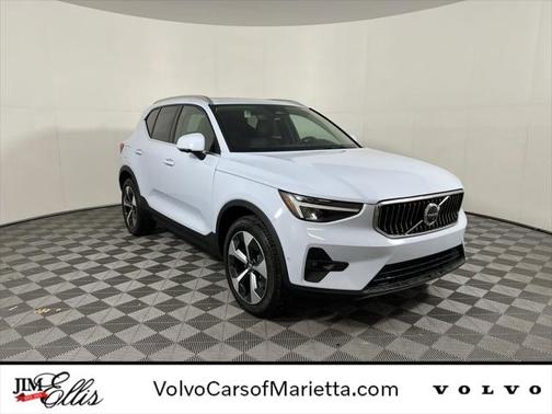 2025 Volvo XC40 B5 Plus Bright Theme