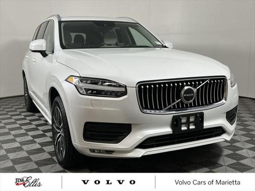 2020 Volvo XC90 T6 Momentum