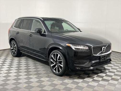2022 Volvo XC90 T6 Momentum