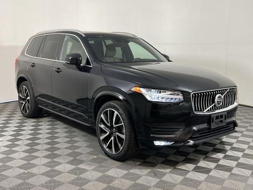 2022 Volvo XC90 T6 Momentum