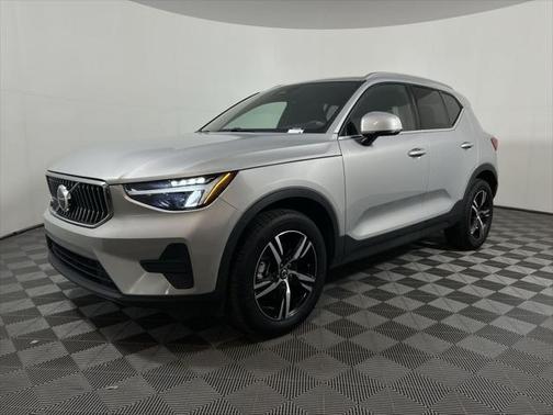 2025 Volvo XC40 B5 Core Bright Theme
