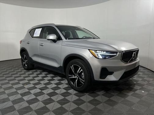 2025 Volvo XC40 B5 Core Bright Theme