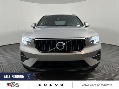 2025 Volvo XC40 B5 Core Bright Theme