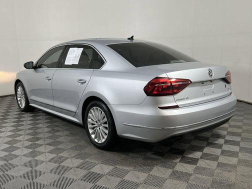 2017 Volkswagen Passat 1.8T SE