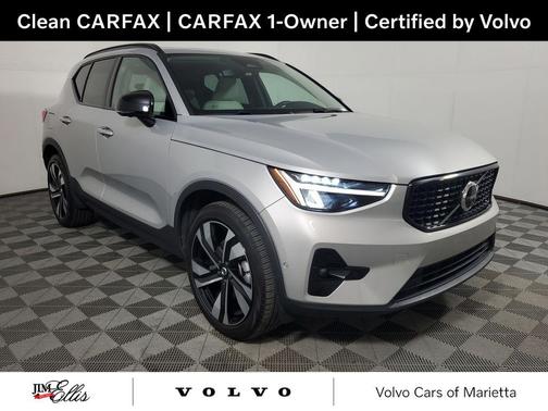 2025 Volvo XC40 B5 Plus Dark Theme