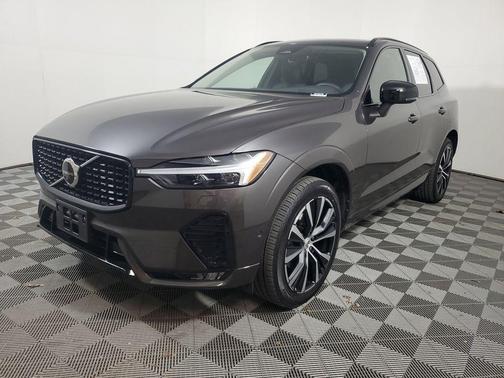 2025 Volvo XC60 B5 Plus