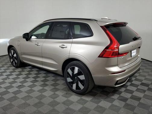 2025 Volvo XC60 Plug-In Hybrid Plus
