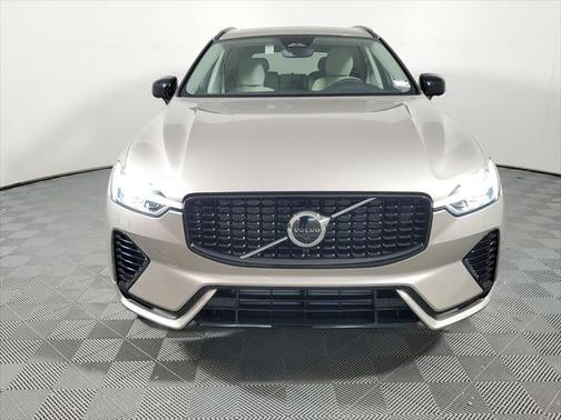 2025 Volvo XC60 Plug-In Hybrid Plus