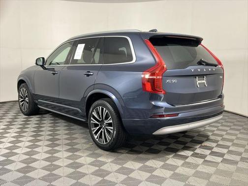 2022 Volvo XC90 T5 Momentum