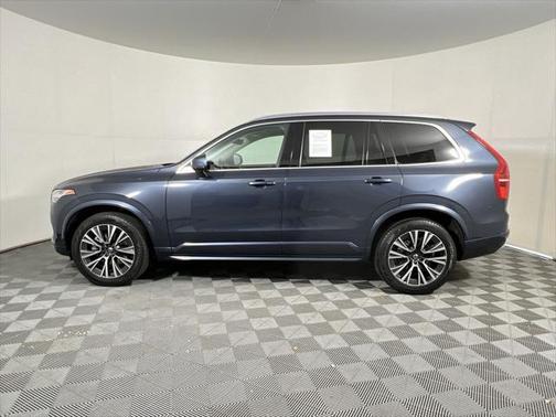 2022 Volvo XC90 T5 Momentum