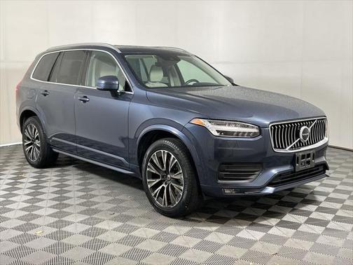 2022 Volvo XC90 T5 Momentum