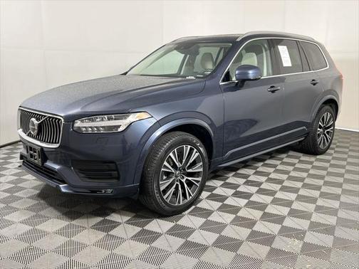 2022 Volvo XC90 T5 Momentum