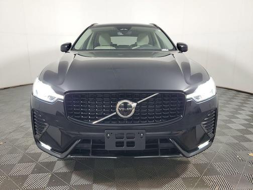 Black Stone 2023 Volvo XC60 B5 Plus Dark Theme