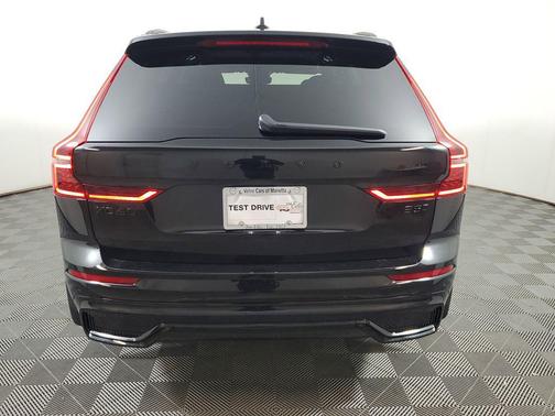 Onyx Black Metallic 2026 Volvo XC60 B5 Ultra Black Edition