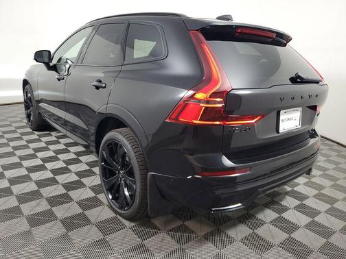 Onyx Black Metallic 2026 Volvo XC60 B5 Ultra Black Edition