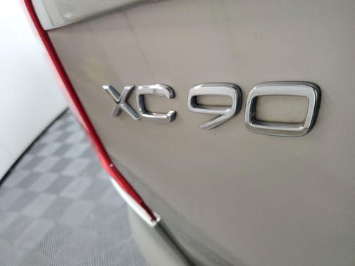 2017 Volvo XC90 T6 Momentum