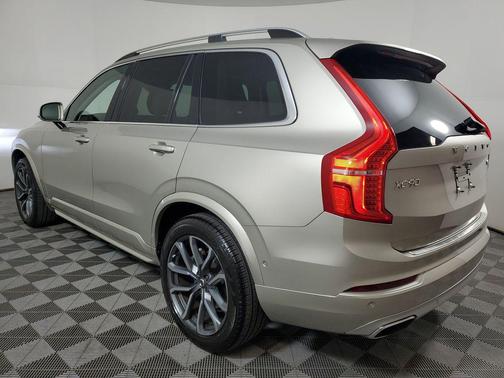 2017 Volvo XC90 T6 Momentum