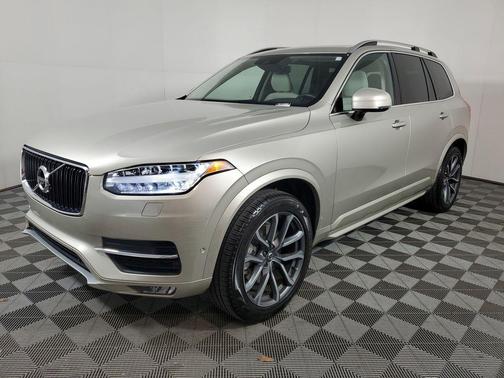 2017 Volvo XC90 T6 Momentum
