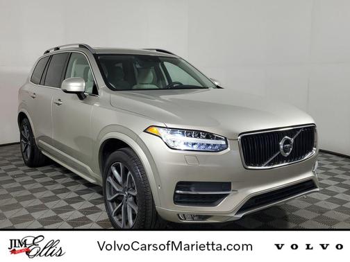 2017 Volvo XC90 T6 Momentum