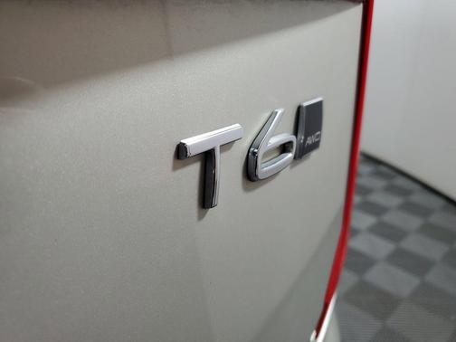 2017 Volvo XC90 T6 Momentum