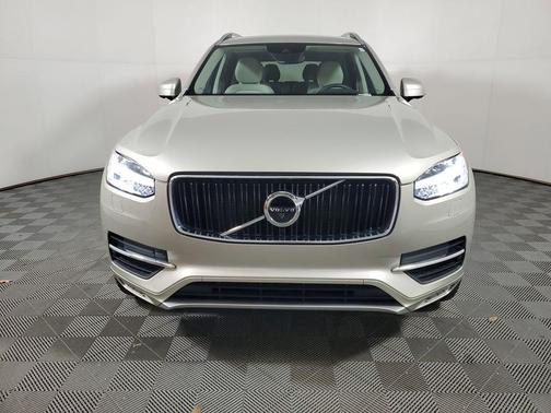 2017 Volvo XC90 T6 Momentum