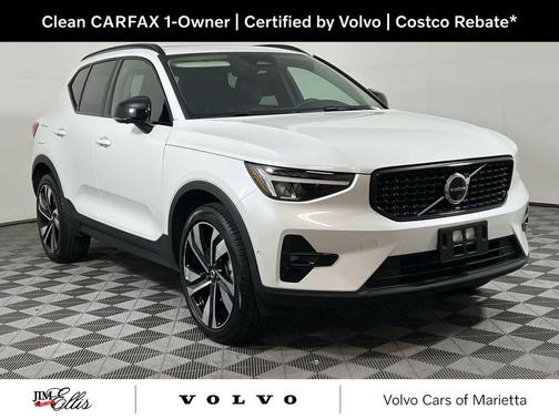 2025 Volvo XC40 B5 Plus Dark Theme