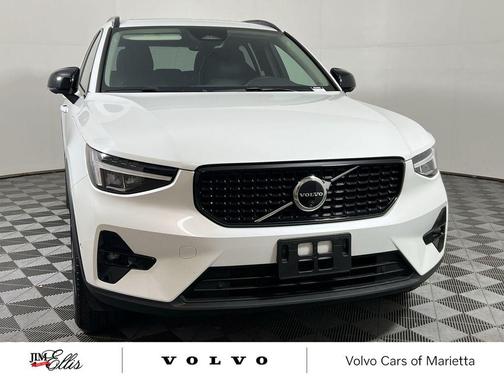 2025 Volvo XC40 B5 Plus Dark Theme