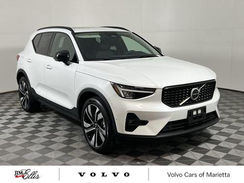 2025 Volvo XC40 B5 Plus Dark Theme