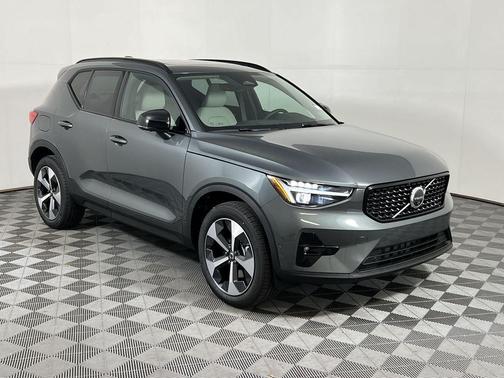 2026 Volvo XC40 B5 Plus